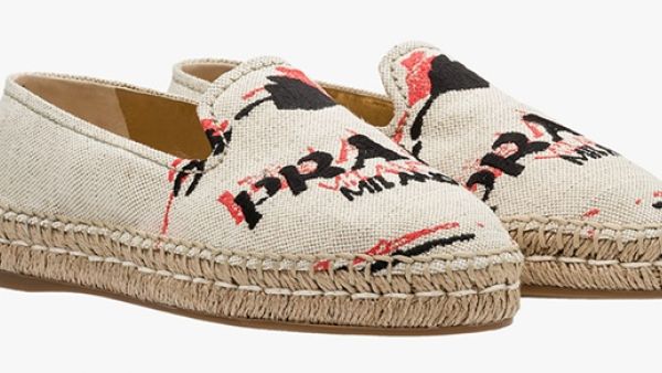 شعار برادا يميز الحذاء الجديد