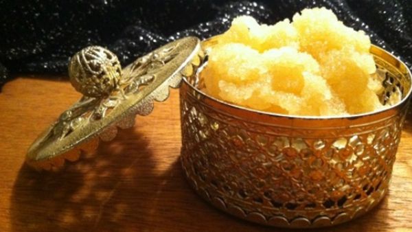 اصنعيه بنفسك: المقشر الذهبي للعروس