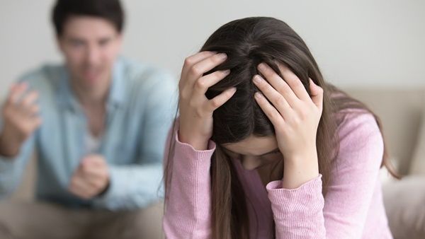غالبا ما يدمر سوء المعاملة العاطفية الثقة بالنفس