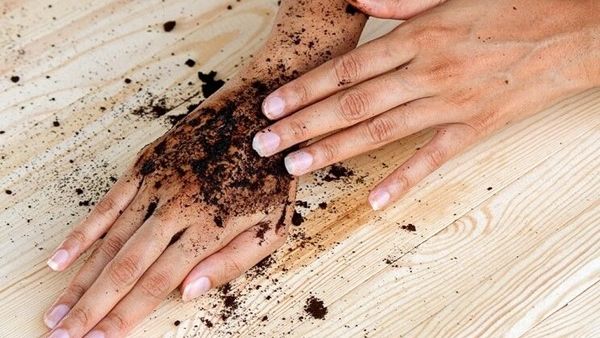 مقشر القهوة لمحاربة السيلوليت مقشر القهوة لمحاربة السيلوليت