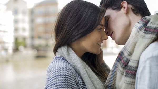 تبادل القبل، التعارف على الانترنت، ممارسة الجنس أيها تعتبر خيانة زوجية؟
