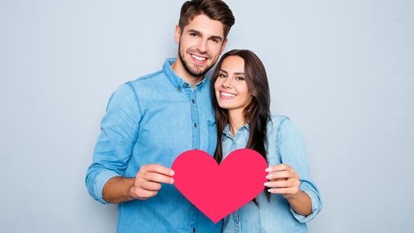 إذا تلاقيتما صدفة يحاول أن يصافحك