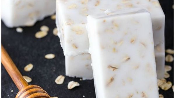 صابون العسل والشوفان وماء الورد