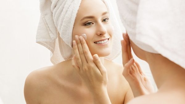 5 خلطات طبيعية لتقشير الجسم وازالة الجلد الميت