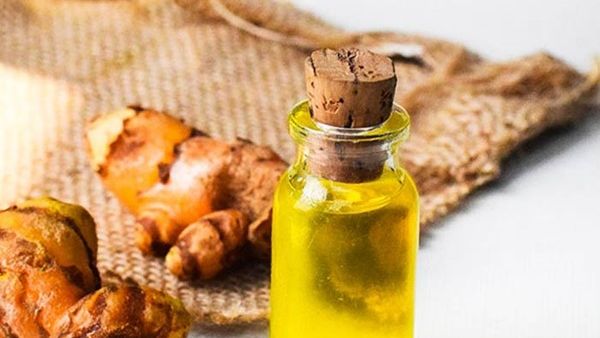 اصنعيه بنفسك: زيت الكركم العطري المفيد للبشرة