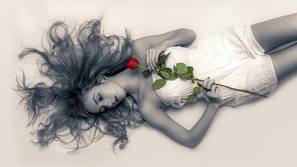 رؤية الورود مع اشواك في حلمك توحي بأنك تواجه صعوبات