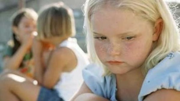 هل الأطفال المصابون بالكآبة فريسة سهلة للمتنمرين؟