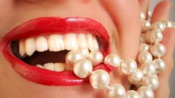 8 خطوات للحصول على أسنان نظيفة وبراقة 8 خطوات للحصول على أسنان نظيفة وبراقة