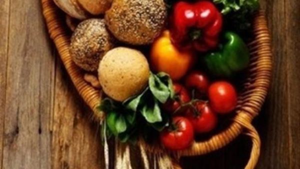 الحمية المتنوعة كفيلة بحماية الام والجنين 