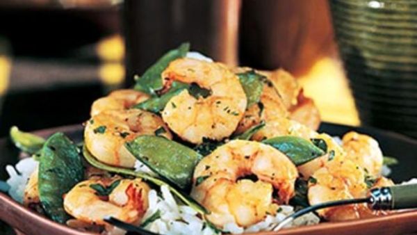 الروبيان مع البازلاء الثلجية الروبيان مع البازلاء الثلجية