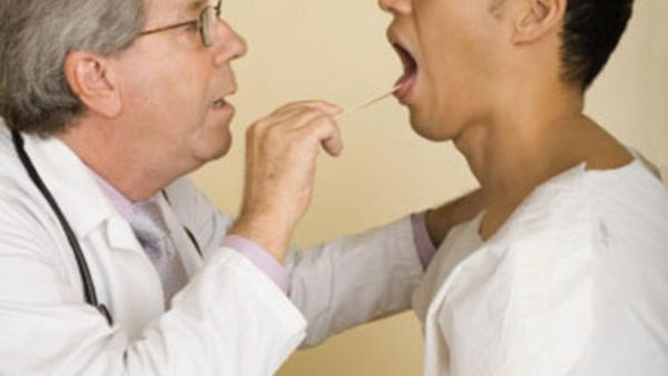 5 أسئلة يحرج الرجال من سؤالها لأطبائهم