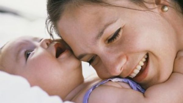 الرضاعة الطبيعية هامة لصحة الام والطفل