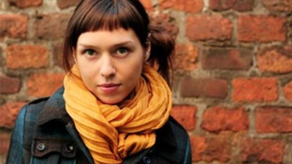 الأوشحة الدافئة موضة موسم الخريف