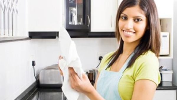 لا تستخدمي نفس المنشفة لتجفيف الأطباق واليدين.