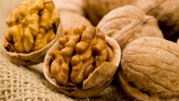 الجوز لعلاج مشكلة ارتفاع السكر والكولسترول