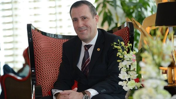 هيرفيه بير . مدير عام المنطقة للبحرين