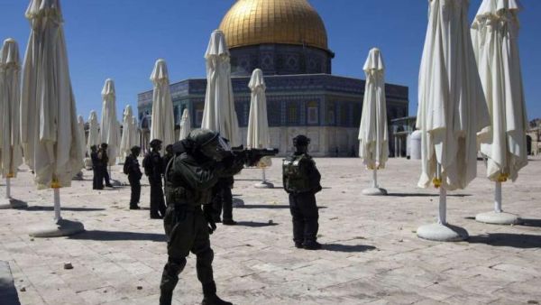 After a video of a Palestinian stabbing suspect being taunted by Israeli onlookers surfaced last week on social media, Israeli media says contrary to reports of his death, he's instead being treated in an Israeli hospital. (AFP/File)