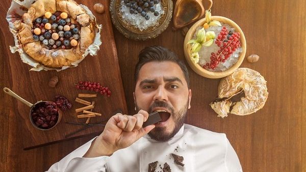يقول الشيف التنفيذي إلكر سيفتسي "إن كل ما تتضمنه قوائم الطعام لدينا من أطباق وأفكار وتقنيات تحضير مستوحى من النكهات والتقاليد التركية والشرق أوسطية الأصيلة. 