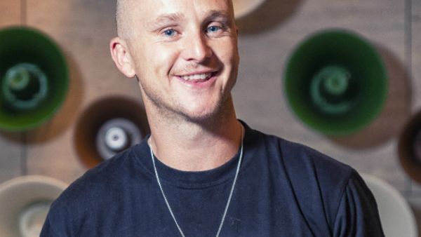 Billboard Top 100 artist Shaun Warner has teamed up with US producers Zeskullz, Dual Personality and fellow UAE artist Tara Rautenbach for his new single ‘No Hard Feelings.’