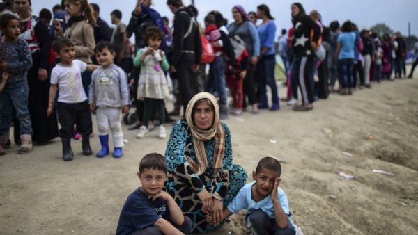 Dozens of people wait for food at the makeshift refugee camp in Idomeni. (AFP/Bulent Kilic)