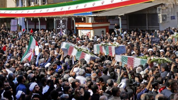 Thousands of people gather in the south-western Iranian city of Ahvaz for the funeral of those killed during an attack on a military parade in the city, south of Tehran, on September 24, 2018. (ATTA KENARE / AFP)