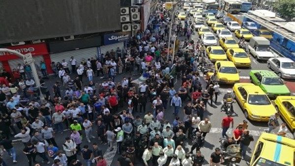 Iranian protesters gather at the grand Bazaar in Tehran on June 25, 2018, shouting slogans and throwing rocks in the streets before being dispersed by anti-riot policemen. (AFP/ File)