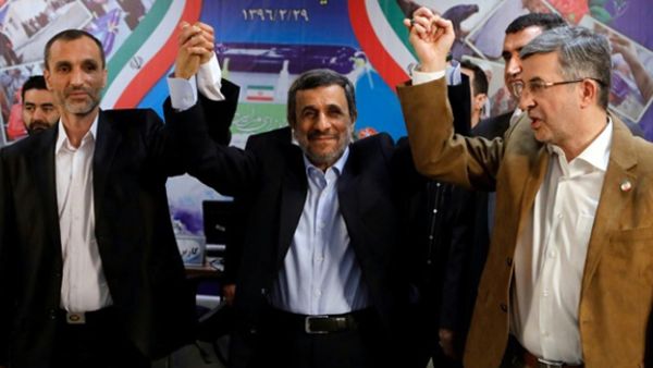 Hamid Baghai (left) and Mahmud Ahmadinedschad (middle). (AFP)