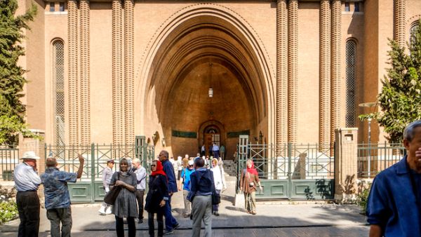Iran issues electronic Visas for foreign tourists in 110 domestic and international airports. (Shutterstock)