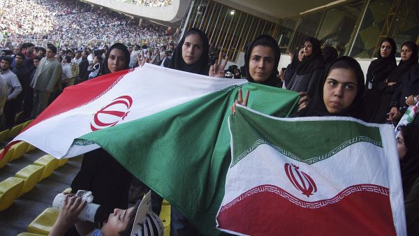  الشرطة خالفت القانون لأنه "لا يحق لأي رجل التعامل مع امرأة بهذه الطريقة