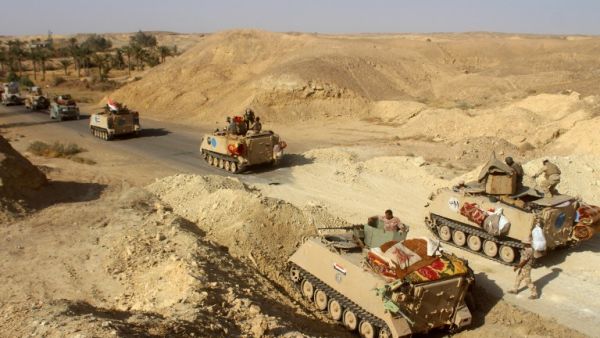 Iraqi government forces drive in the al-Bakr neighbourhood north of Hit in Iraq's Anbar province after they cleared the area of Daesh fighters on October 10, 2016. (AFP/Moadh al-Dulaimi)