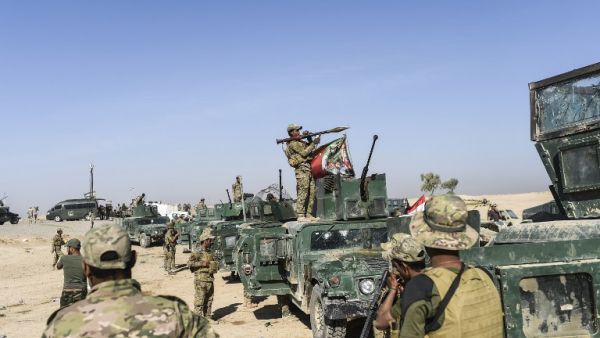 Members of Iraqi pro-government forces drive towards the frontline on October 21, 2016 near the village of Tall al-Tibah, some 30 kilometers south of Mosul. (AFP/Bulent Kilic)