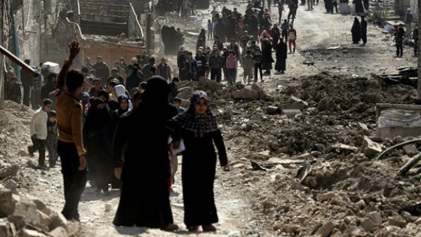 In war-torn west Mosul, seized this week by Iraqi forces, hundreds of residents finally received food aid. (AFP/ Aris Messinis)