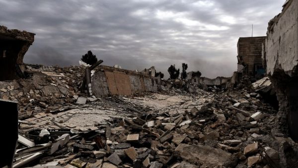 Destroyed buildings are seen in west Mosul on March 11, 2017 as Iraqi forces fight Daesh jihadists to retake the city from the group. (AFP/Aris Messinis)