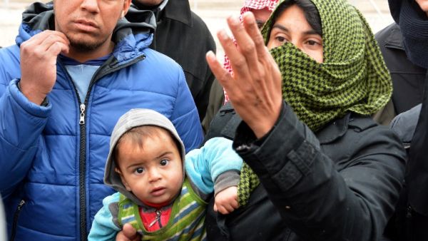 Displaced Iraqis, who fled the violence around the northern Iraqi city of Mosul, wait to receive food aid at the al-Khazer refugee camp east of Erbil, on January 31, 2017. (AFP/Mahmud Saleh)