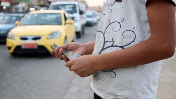 Vicious cycle. An Iraqi child holds banknotes in the northern Iraqi city of Mosul, last July. (AFP)
