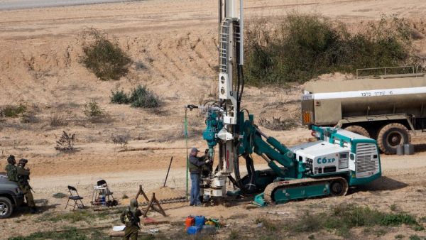 Israeli forces drilling to search for Palestinian tunnels in the Gaza Strip. (AFP/Menahem Kahana)
