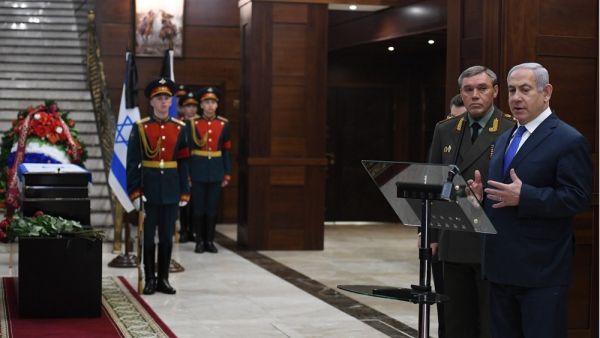 مراسم تسليم رفات الجندي بحضور رئيس هيئة الأركان العامة للجيش الروسي، فاليري غيراسيموف