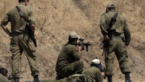 Israeli soldiers take part in target training in the Golan Heights on September 6, 2016. (AFP/Jalaa Marey)