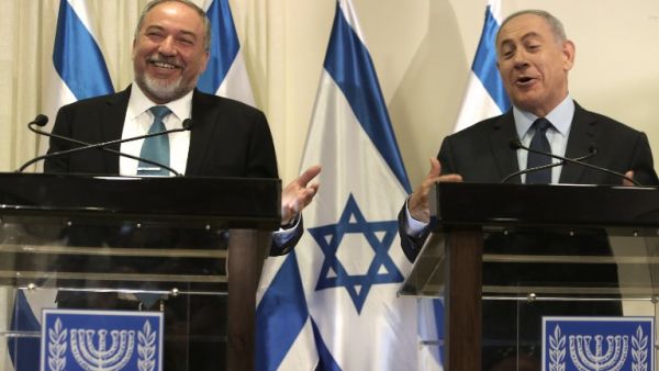 Israeli Prime Minister Benjamin Netanyahu and Avigdor Lieberman, the head of hardline nationalist party Yisrael Beitenu, are seen during a ceremony in which they signed a coalition agreement on May 25, 2016 at the Knesset. (AFP/Menahem Kahana)