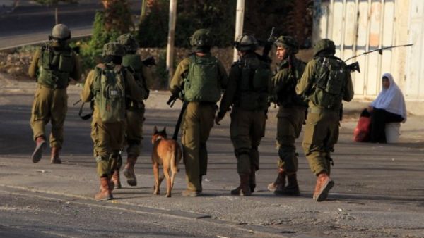 Israeli soldiers patrol a street, east of the West Bank city of Nablus, on October 3, 2015, as they search for the suspects in the slaying of an Israeli couple. (AFP/File) 
