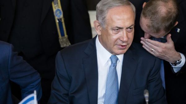 Israel's Prime Minister Benjamin Netanyahu listens to an advisor during his meeting as part of his visit to the Netherlands at the Binnenhof, in the Hague, on September 7, 2016. (AFP/Bart Maat)
