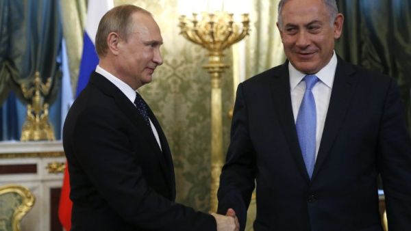 Russian President Vladimir Putin (L) welcomes Israeli Prime Minister Benjamin Netanyahu during a meeting at the Kremlin in Moscow on June 7, 2016. (AFP/Maxim Shipenkov)