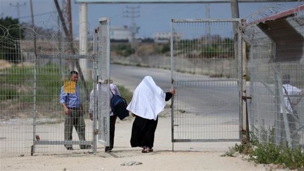 Palestinians pass through the Erez crossing near Beit Hanun in the northern Gaza Strip on August 27, 2018. (AFP/File)