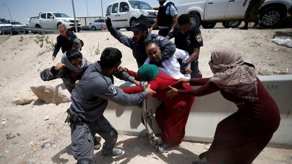 Clashes erupts between Israeli troops and Palestinians as Israel aims to demolish Bedouin village. (Twitter)