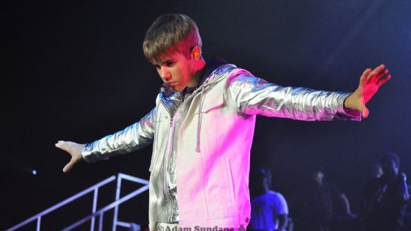 Justin Bieber performs (Flickr)