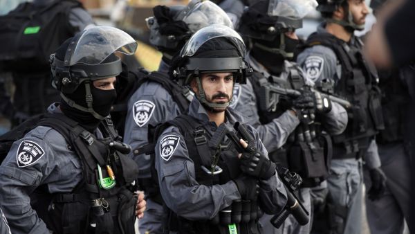 IDF jailed two Palestinians after they tried to cross the border fence from the Gaza Strip into Israel. (AFP/ File Photo)