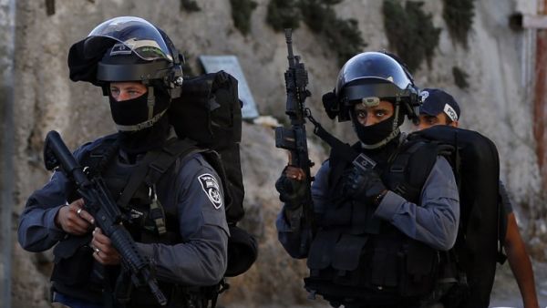 Israeli Border Police officers. (AFP/AHMAD GHARABLI)
