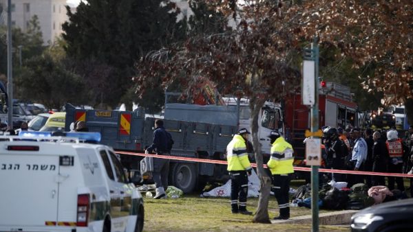 Israeli security forces gather around a flatbed truck at the site of a ramming attack in Jerusalem on January 8, 2017. (AFP/Ahmad Gharabli)