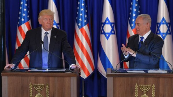 US President Donald Trump (L) and Israel's Prime Minister Benjamin Netanyahu deliver press statements before an official dinner in Jerusalem on May 22, 2017. (AFP/Mandel Ngan)