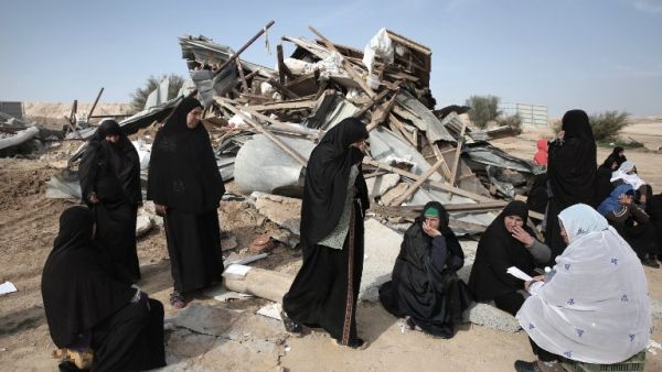 Bedouin women react to the destruction of houses on January 18, 2017 in the Bedouin village of Umm al-Hiran, near the southern city of Beersheba, in the Negev desert. (AFP/Menahem Kahana)